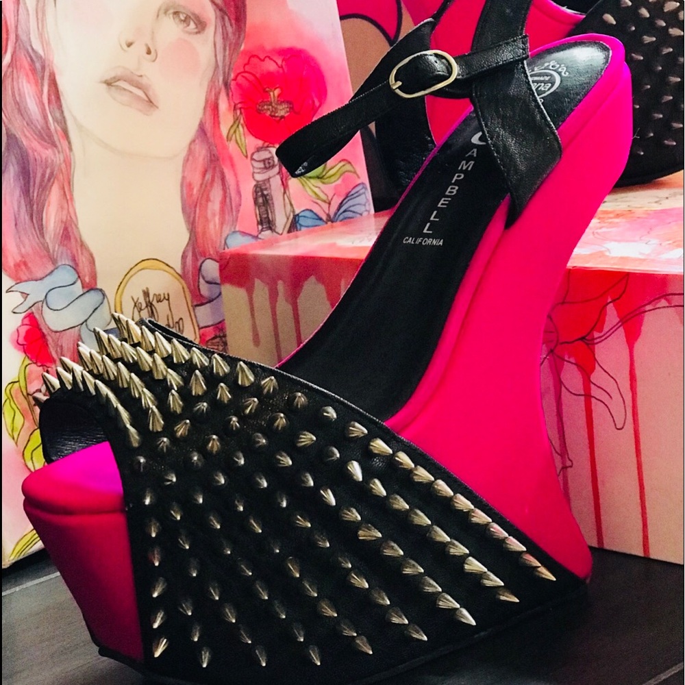 Jeffrey Campbell fuchsia and black spiky heel! 🎨